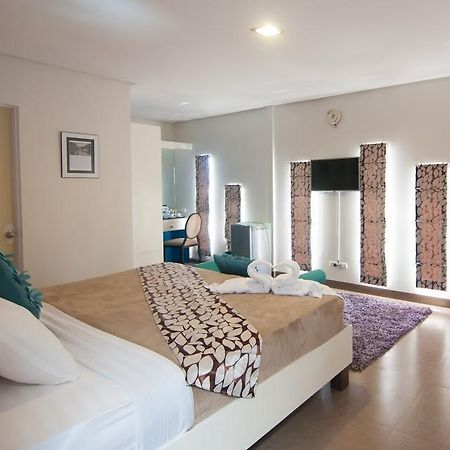 Avenue One Hotel Upper Digos Eksteriør billede