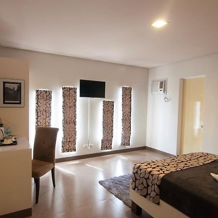 Avenue One Hotel Upper Digos Eksteriør billede