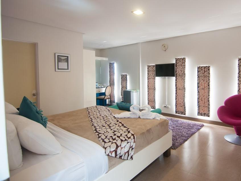 Avenue One Hotel Upper Digos Eksteriør billede